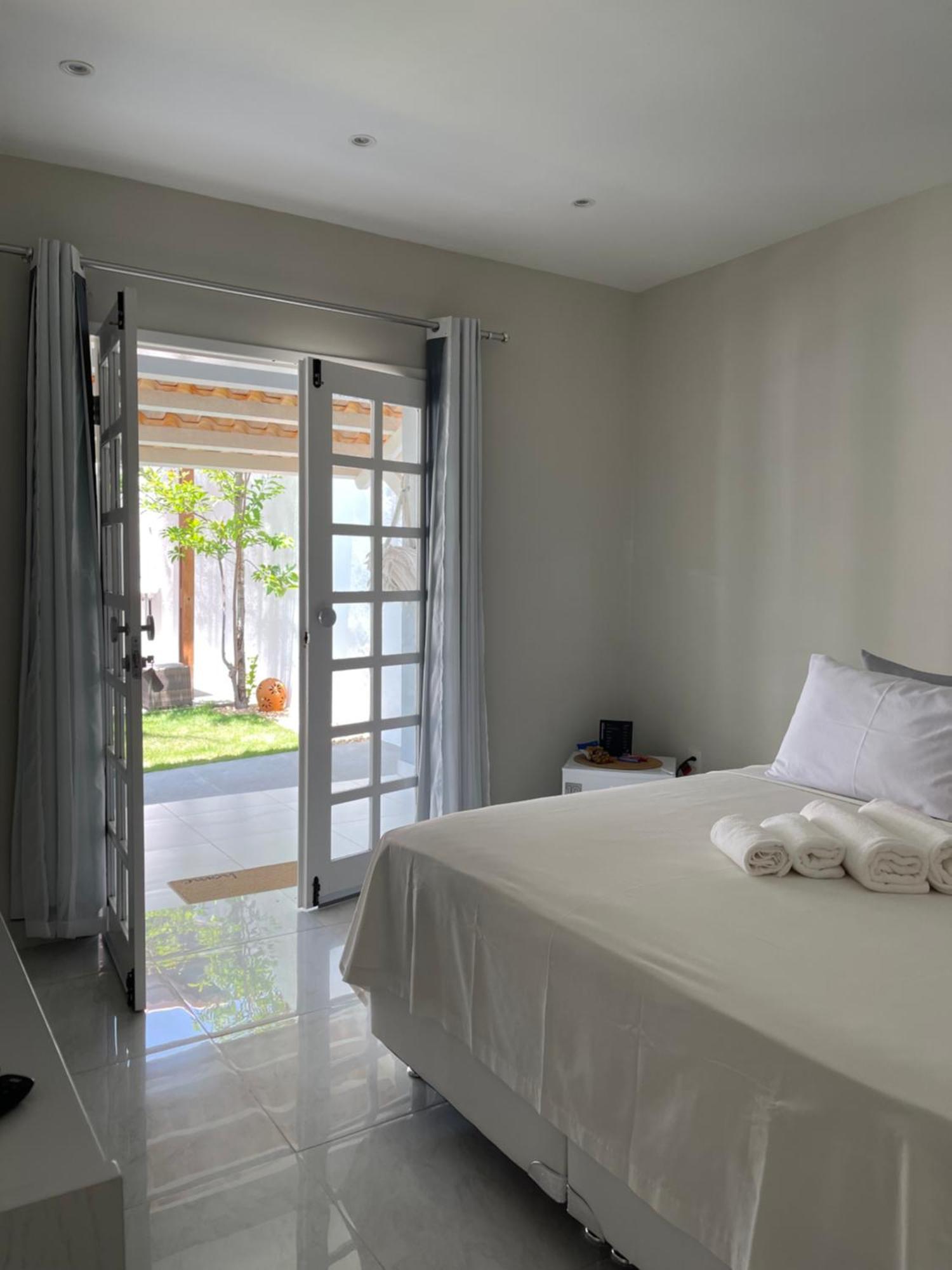Hotel Charlotte House à Canoa Quebrada Extérieur photo