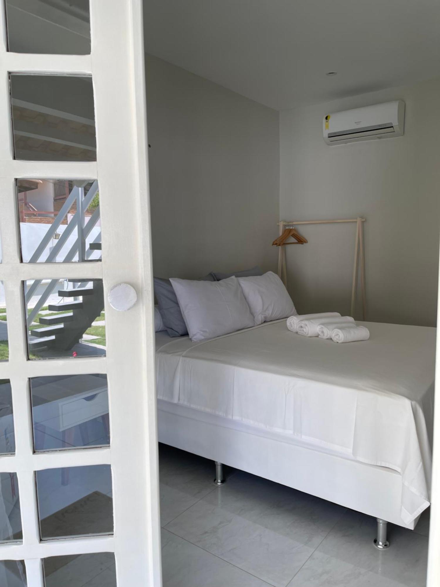 Hotel Charlotte House à Canoa Quebrada Extérieur photo
